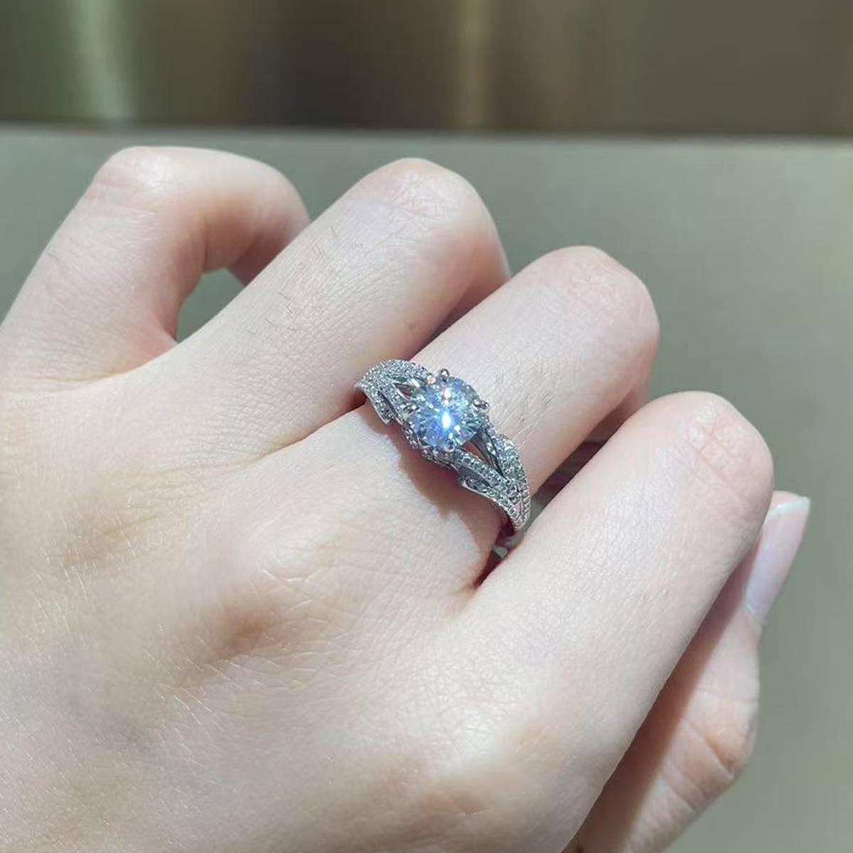 Light Luxury Four Claw Women's Ring S925 Silver Plated Platinum Customized Selection Main Stone Moissanite Diamond 1.0ct/Secondary Stone High Carbon Diamond